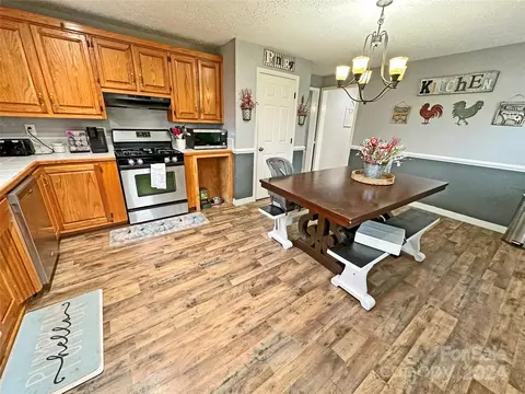 Dining - 37 E Pine St, Maiden, NC 28650 photo 3 of 4