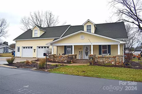 37 E Pine St, Maiden, NC 28650