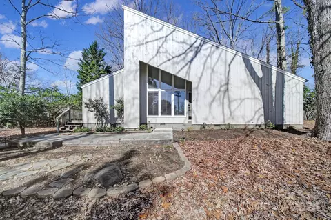 2 Hickory Nut Ln, Lake Wylie, SC 29710