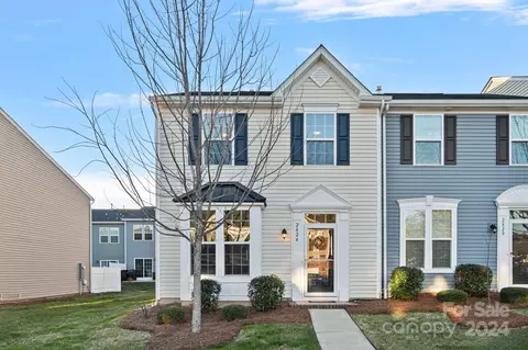2824 Sand Cove Ct, Denver, NC 28037