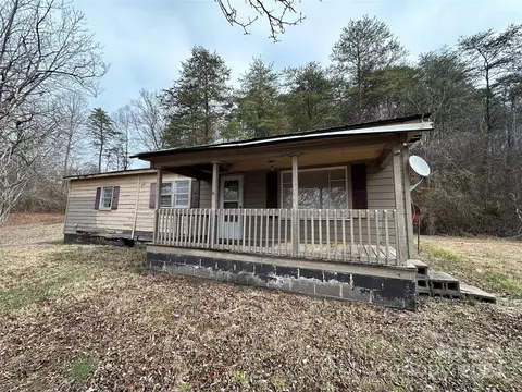 706 Berry Pl, Lenoir, NC 28645