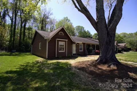 521 Rock Cliff Ct, Winston Salem, NC 27104