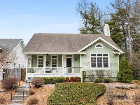18 Halftimber Ln, Flat Rock, NC 28731