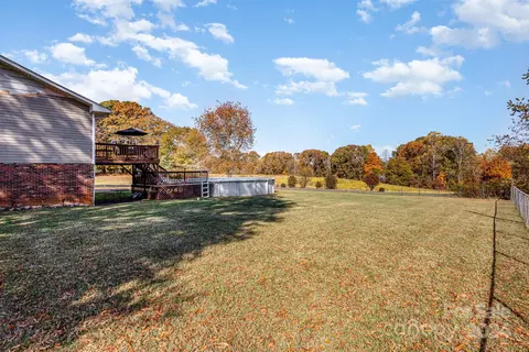 Exterior - 1606 Allen Ln, Conover, NC 28613 photo 2 of 12