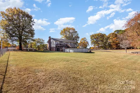 Exterior - 1606 Allen Ln, Conover, NC 28613 photo 10 of 12