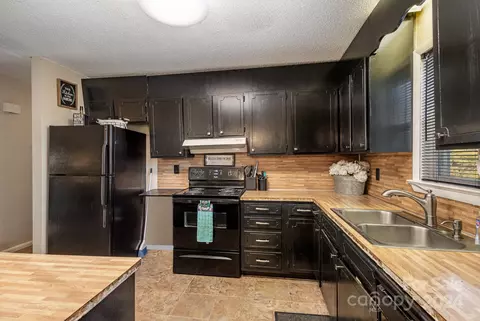Kitchen - 1606 Allen Ln, Conover, NC 28613 photo 3 of 3