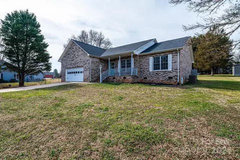 2085 Evergreen Dr, Newton, NC 28658