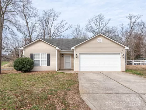 401 Funderburk Rd, Wingate, NC 28174