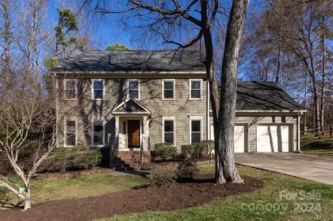 331 Rose Arbor Ln, Matthews, NC 28105