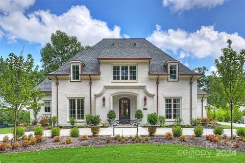 843 Museum Dr, Charlotte, NC 28207