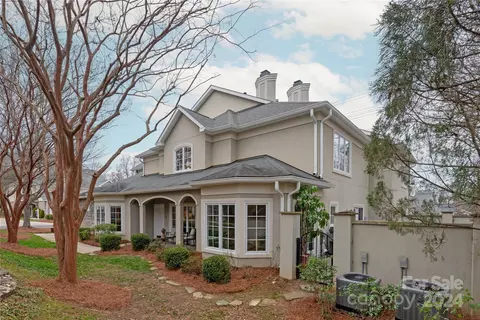3416 Royal Crest Dr, Charlotte, NC 28210