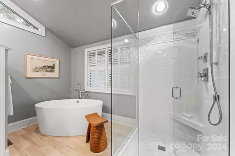 Bath - 8149 Deep Water Ln, Denver, NC 28037 photo 6 of 10