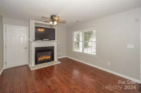 Living - 10779 Traders Ct, Davidson, NC 28036 photo 2 of 4