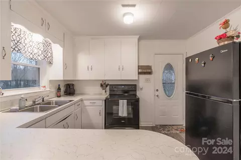 Kitchen - 808 Oval St, Kannapolis, NC 28081 photo 3 of 3