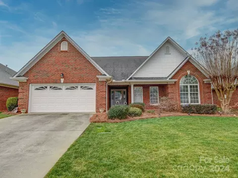 2118 Water Oak Ln, Gastonia, NC 28056