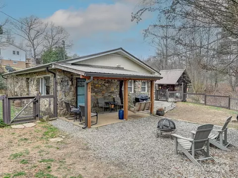 42 Skyland Cir, Asheville, NC 28804