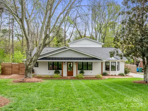 117 Edgeland Dr, Matthews, NC 28105