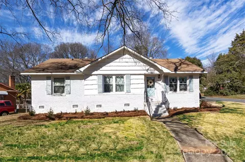 1523 Edgewater Dr, Charlotte, NC 28210