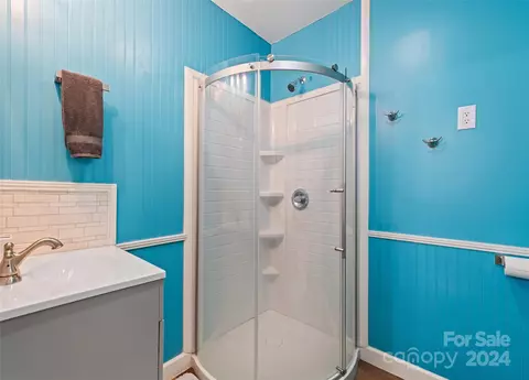 Bath - 1671 Old Clyde Rd, Clyde, NC 28721 photo 1 of 2