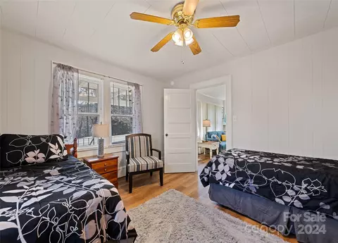 Bedroom - 1671 Old Clyde Rd, Clyde, NC 28721 photo 3 of 4
