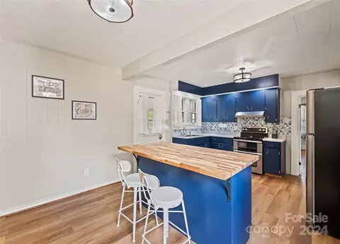 Kitchen - 1671 Old Clyde Rd, Clyde, NC 28721 photo 2 of 4