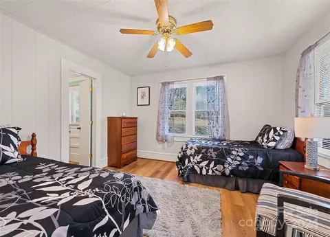 Bedroom - 1671 Old Clyde Rd, Clyde, NC 28721 photo 4 of 4