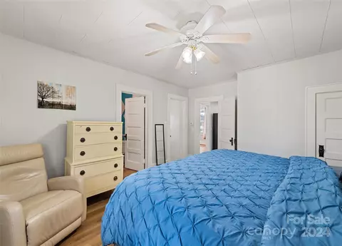 Bedroom - 1671 Old Clyde Rd, Clyde, NC 28721 photo 2 of 4