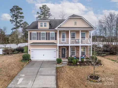 469 Snapdragon Dr, Lake Wylie, SC 29710