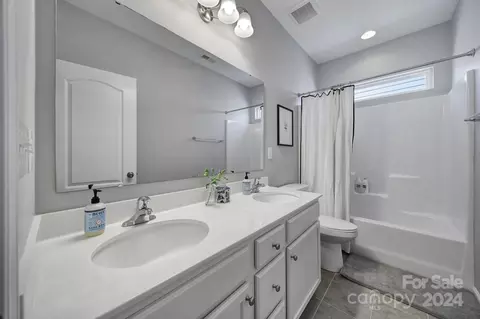 Bath - 4016 Whittier Ln, Tega Cay, SC 29708 photo 4 of 6