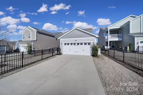 Exterior - 4016 Whittier Ln, Tega Cay, SC 29708 photo 7 of 9