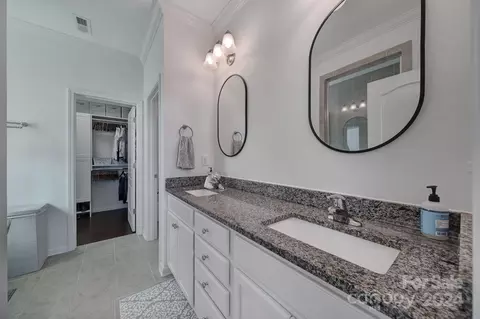 Bath - 4016 Whittier Ln, Tega Cay, SC 29708 photo 2 of 6