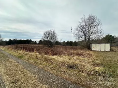 150 Donovan Ln, Hiddenite, NC 28636 photo 3