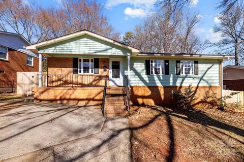 1513 Longleaf Dr, Charlotte, NC 28210