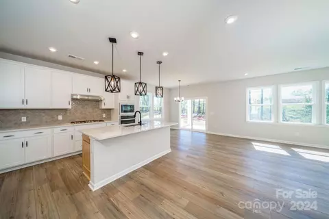 8137 Franklin Trail St, Mint Hill, NC 28227