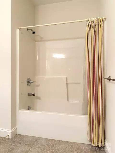 Bath - 805 3rd Ne St NE, Conover, NC 28613 photo 6 of 6