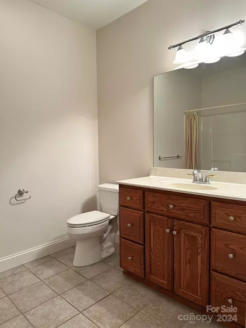 Bath - 805 3rd Ne St NE, Conover, NC 28613 photo 4 of 6