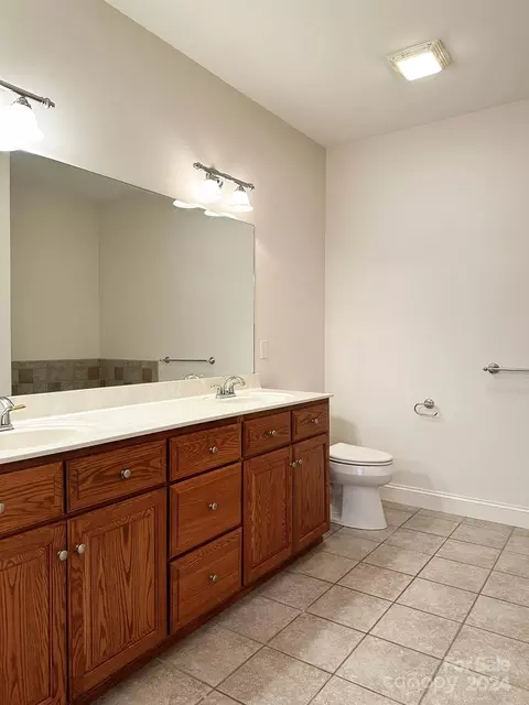 Bath - 805 3rd Ne St NE, Conover, NC 28613 photo 1 of 6