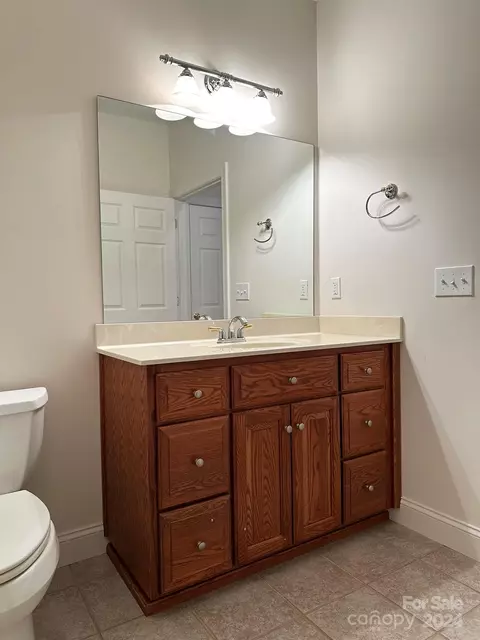Bath - 805 3rd Ne St NE, Conover, NC 28613 photo 5 of 6