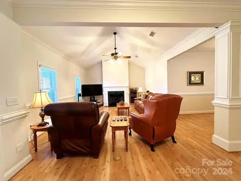 Living - 805 3rd Ne St NE, Conover, NC 28613 photo 2 of 6
