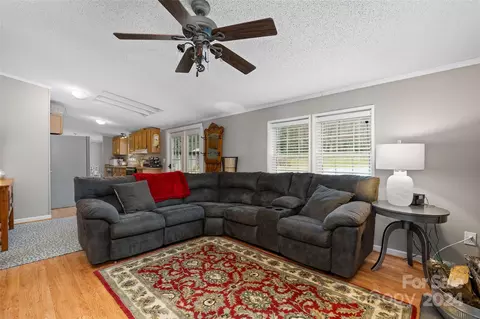 Living - 241 Beech Tree Rd, Whittier, NC 28789 photo 3 of 7