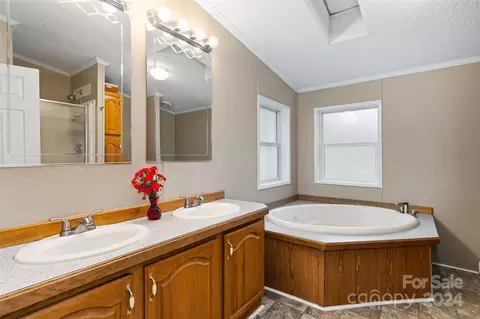 Bath - 241 Beech Tree Rd, Whittier, NC 28789 photo 1 of 2