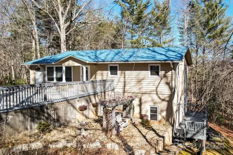 575 Riverview Heights St, Franklin, NC 28734