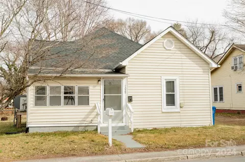 1229 Brown Ave, Waynesville, NC 28786