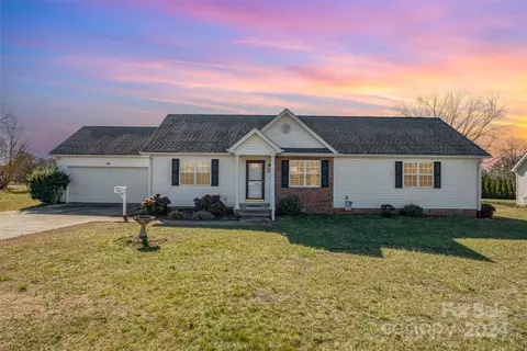 661 Mock Mill Rd, Statesville, NC 28677