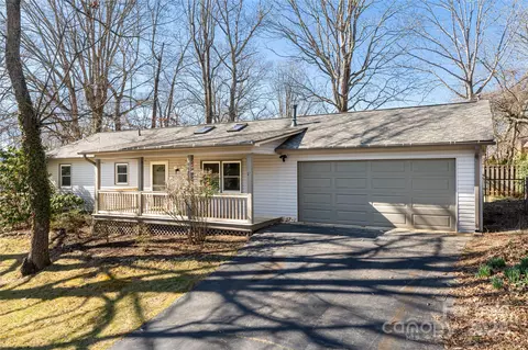 17 Old Turnpike Rd, Arden, NC 28704