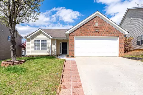 8711 Green Ivy Ln, Charlotte, NC 28217