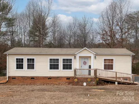 2961 Dalton Dr, Morganton, NC 28655
