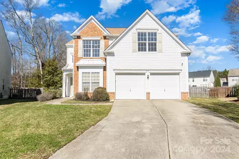 10613 Red Pine Ct, Charlotte, NC 28262