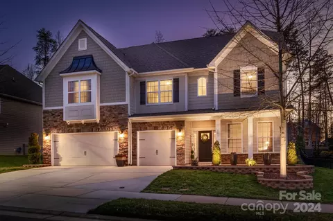 153 Canoe Pole Ln, Mooresville, NC 28117