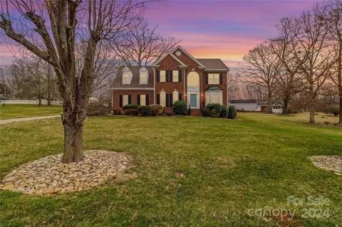 306 Gaston Ct, Statesville, NC 28625